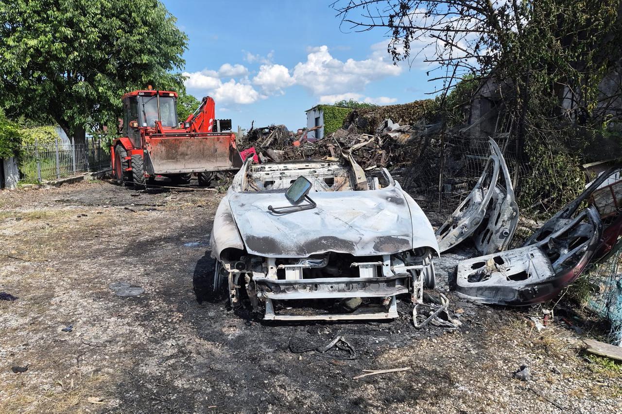 Berra, incendio mentre usa il flessibile: a fuoco auto, finestre e porte