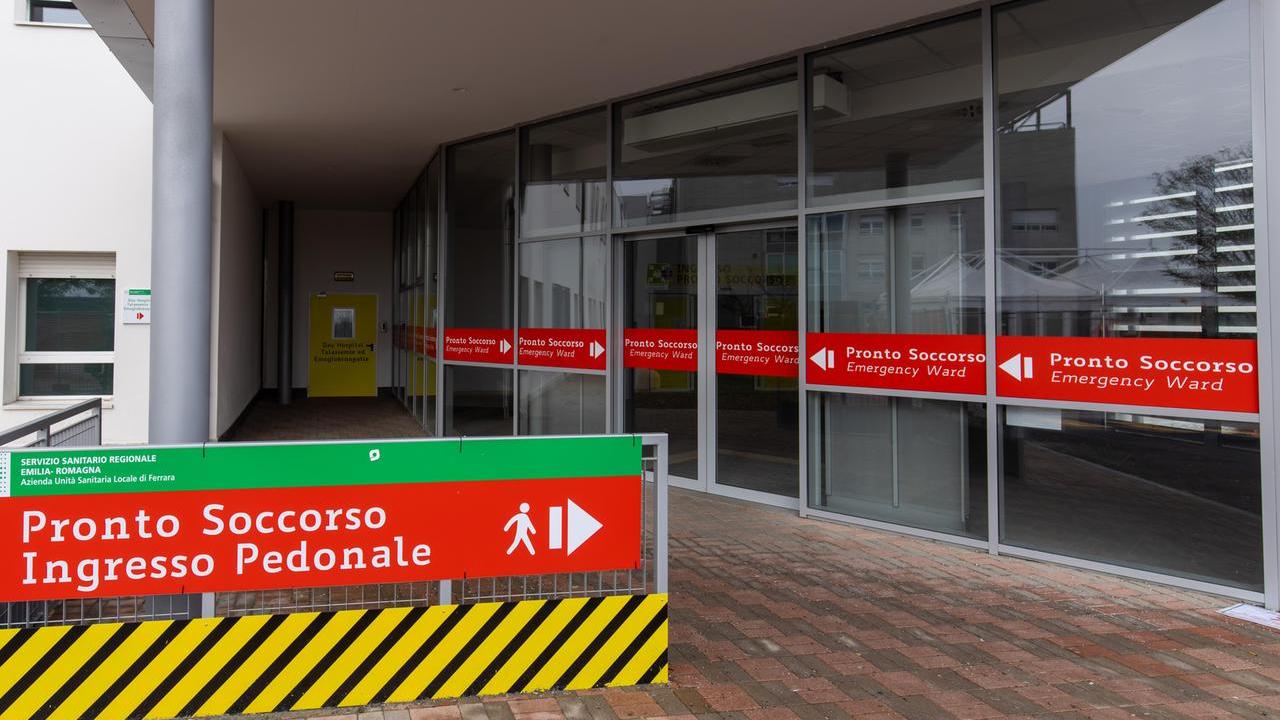 Ferrara, psichiatra accusato di omicidio colposo: «Non ha impedito il suicidio»