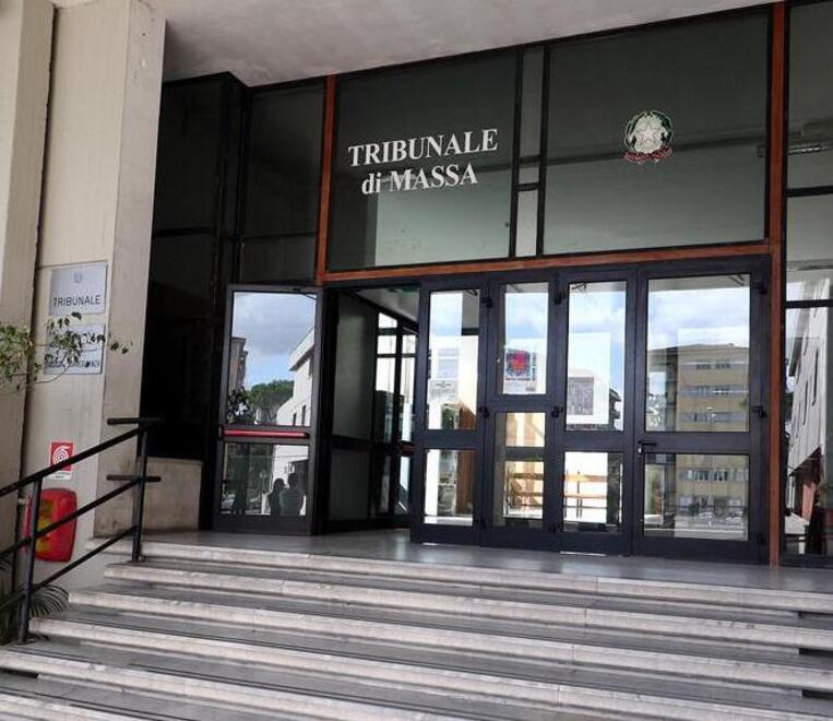 Massa, licenziato dopo le proteste sugli straordinari: la Cassazione dà ragione al lavoratore, scatta il risarcimento
