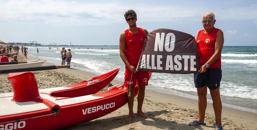 Spiagge all'asta, 18 bagni della Versilia fanno causa: «Concessione valida fino al 2033»
