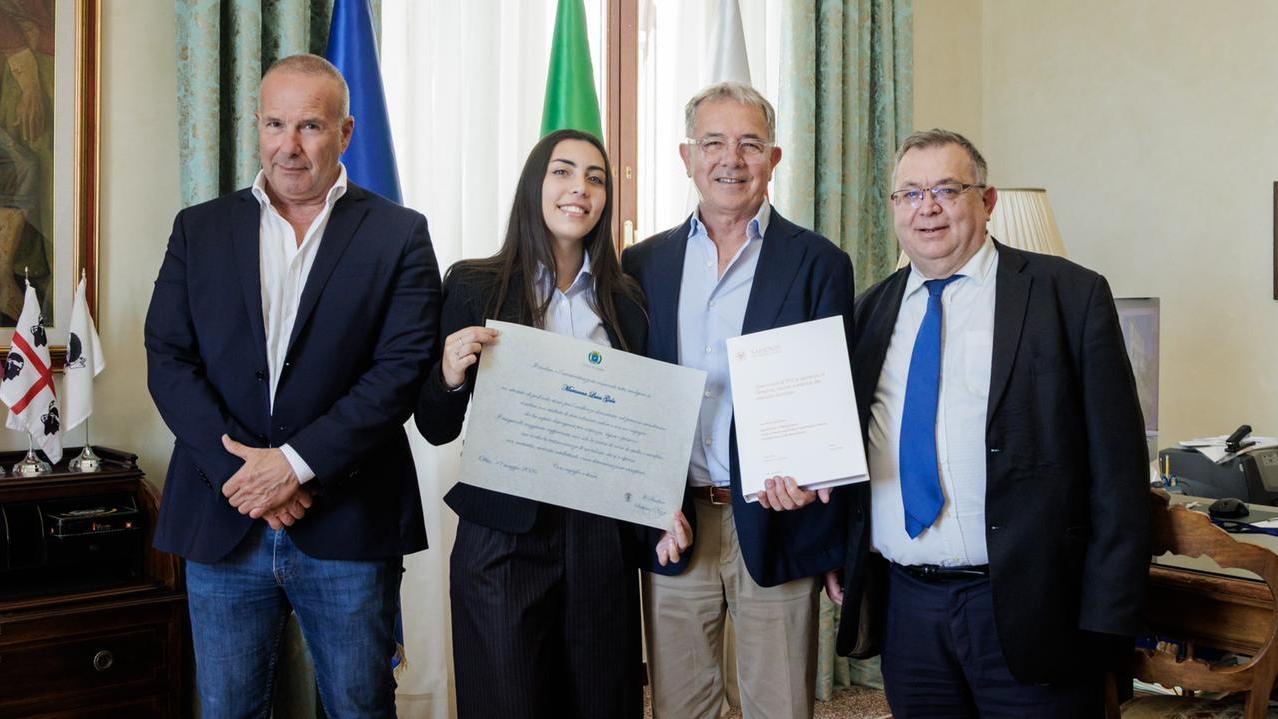 Olbia, il sindaco premia l’esperta di Finanza Marianna Gala: «Percorso accademico di eccellenza»