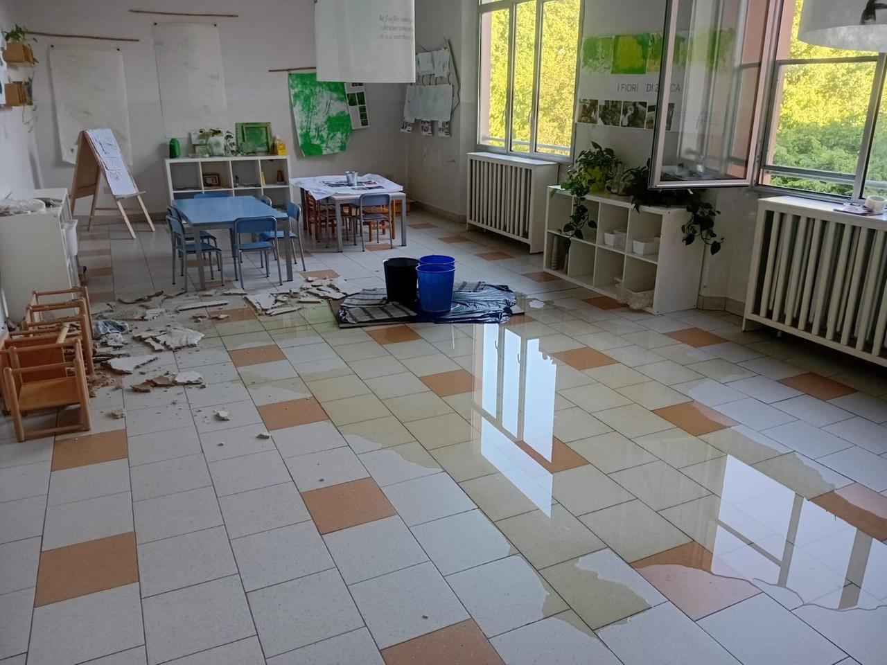 Crolla il controsoffitto di un Nido a Reggio Emilia