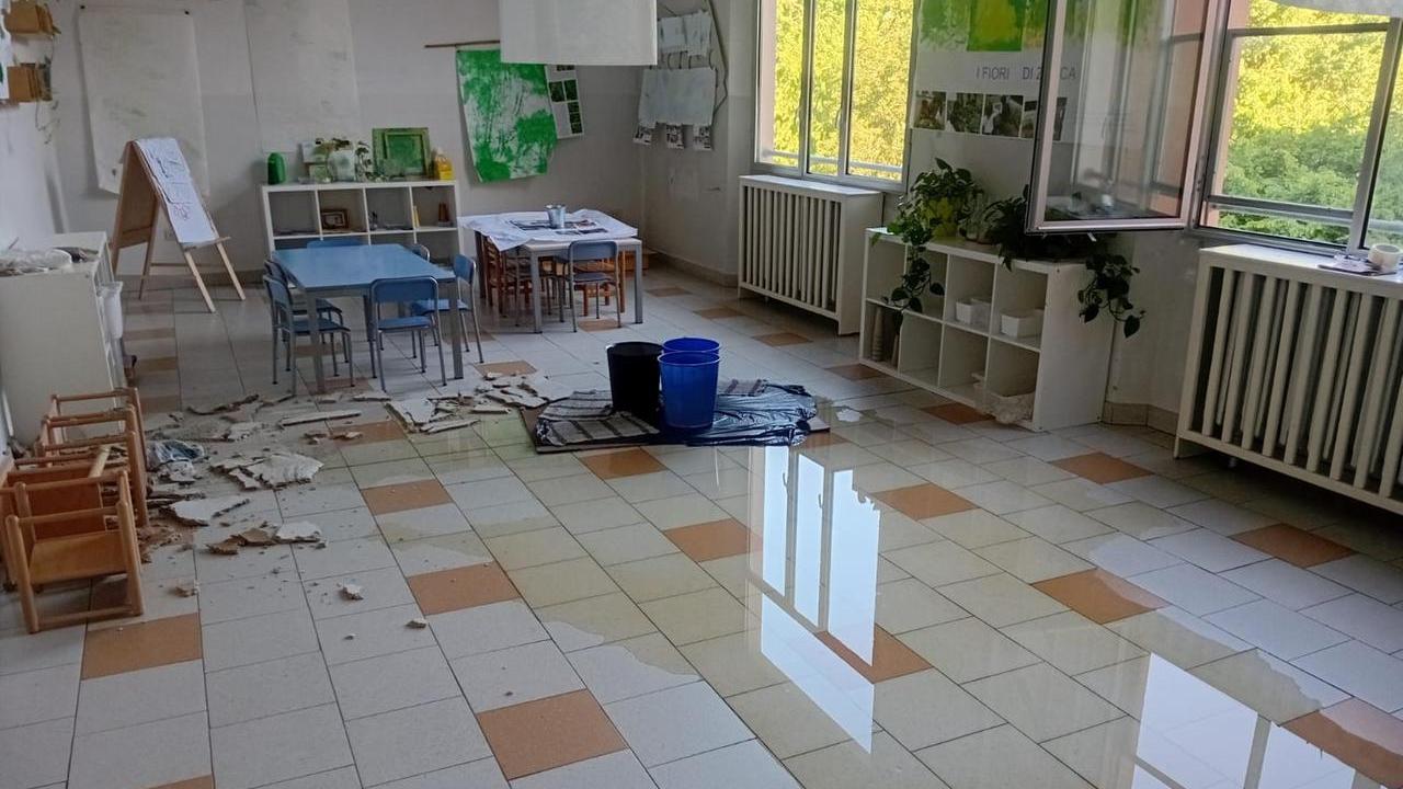 Crolla il controsoffitto di un Nido a Reggio Emilia