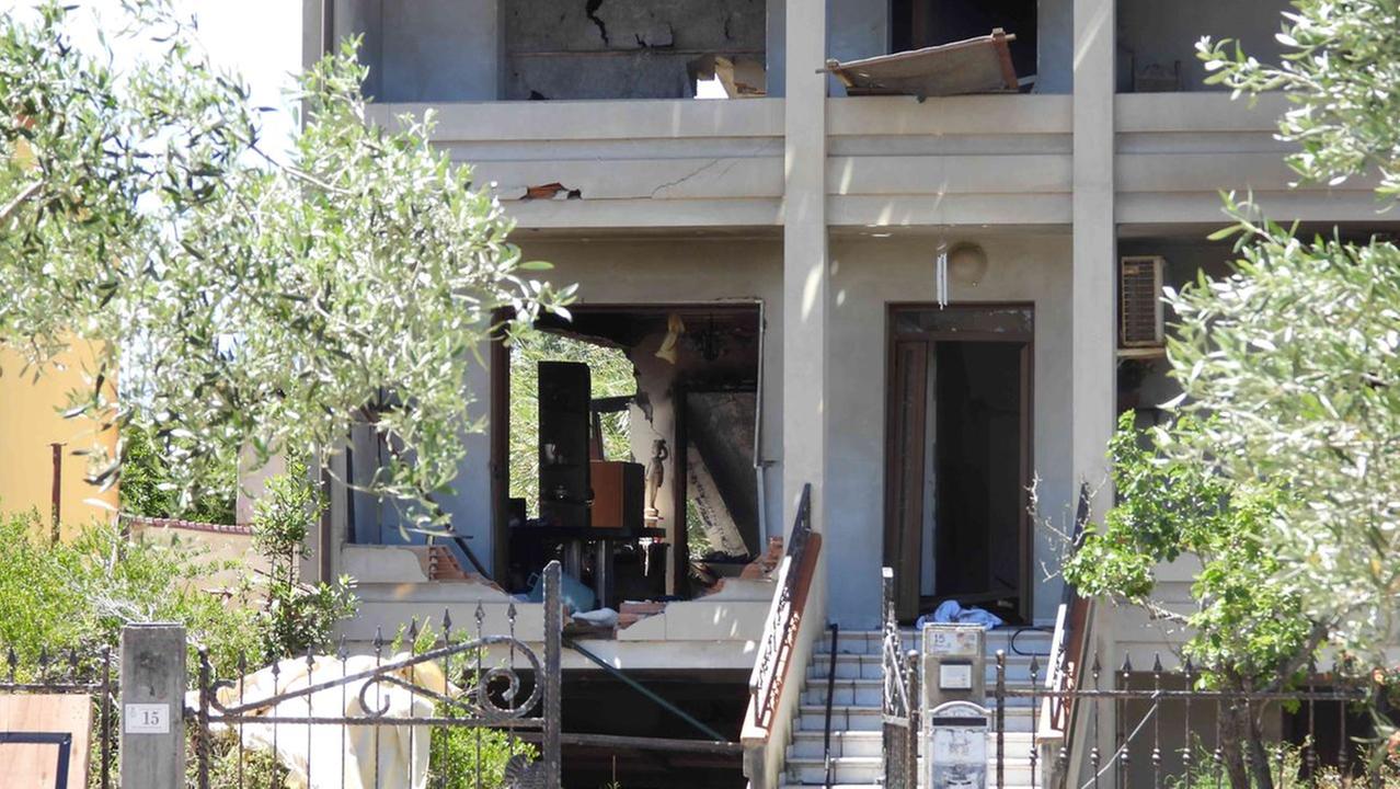 Provoca un’esplosione nella sua casa, arrestato per strage – Cosa sappiamo