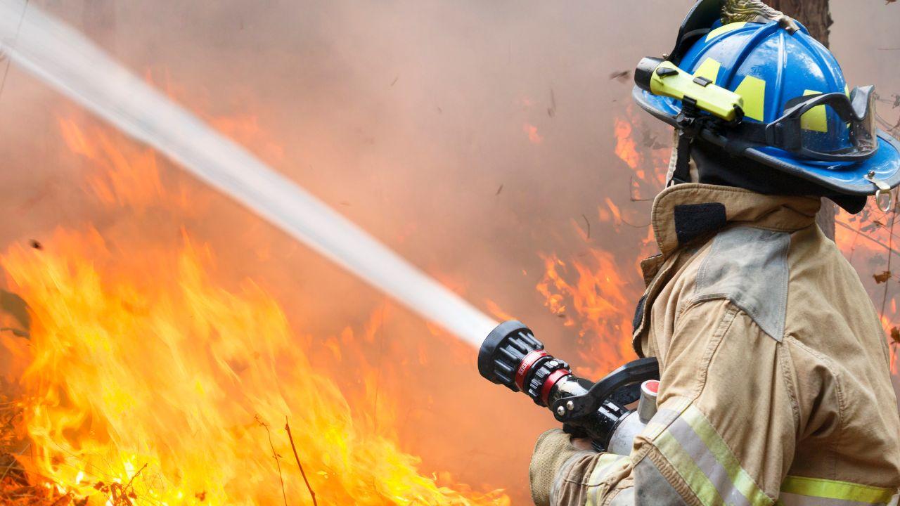 New York, esplosione e fiamme vicino al Toro di Wall Street: panico a Manhattan