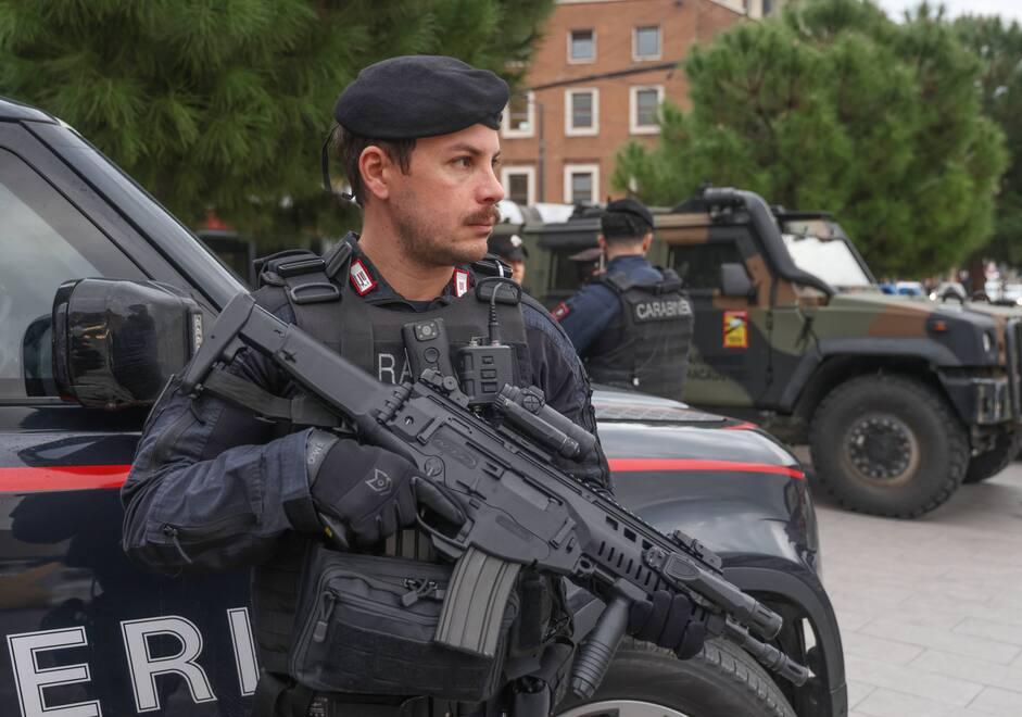 
	Carabinieri in azione

