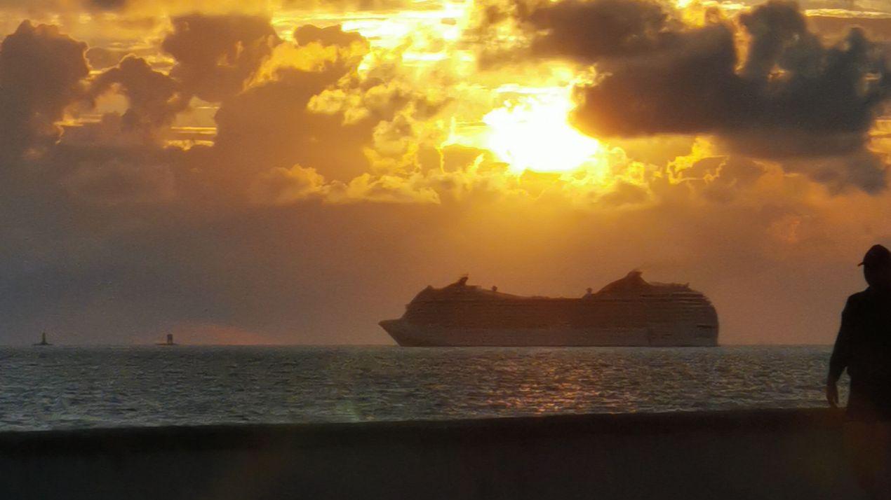 Livorno e i suoi tramonti. Grazie a Vito Natile