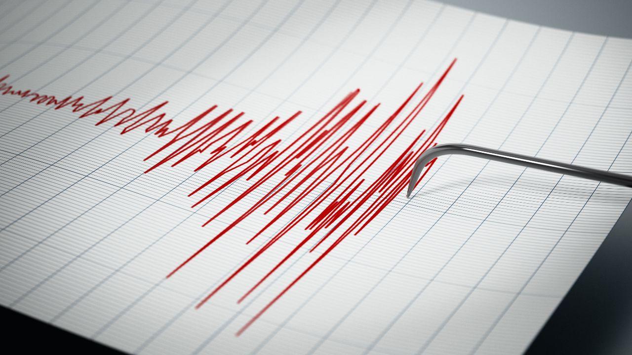 Terremoto ai Campi Flegrei, forte scossa di magnitudo 4.4: paura a Napoli e scuole chiuse