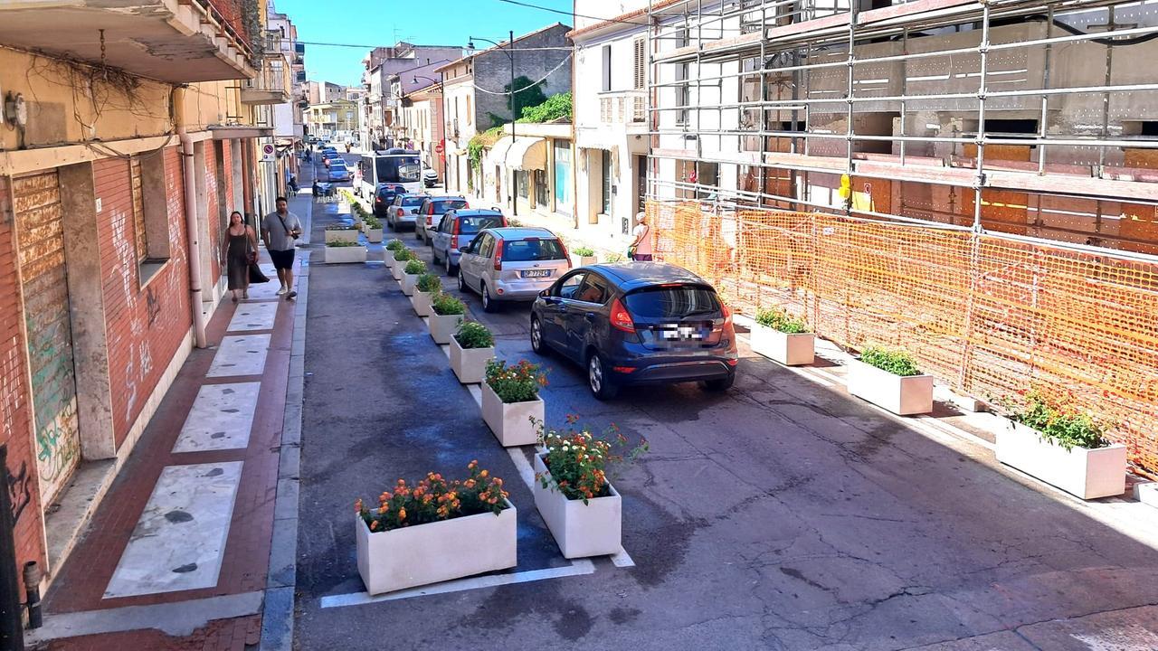 Olbia, il Comune riqualifica via San Simplicio: i marciapiedi saranno allargati