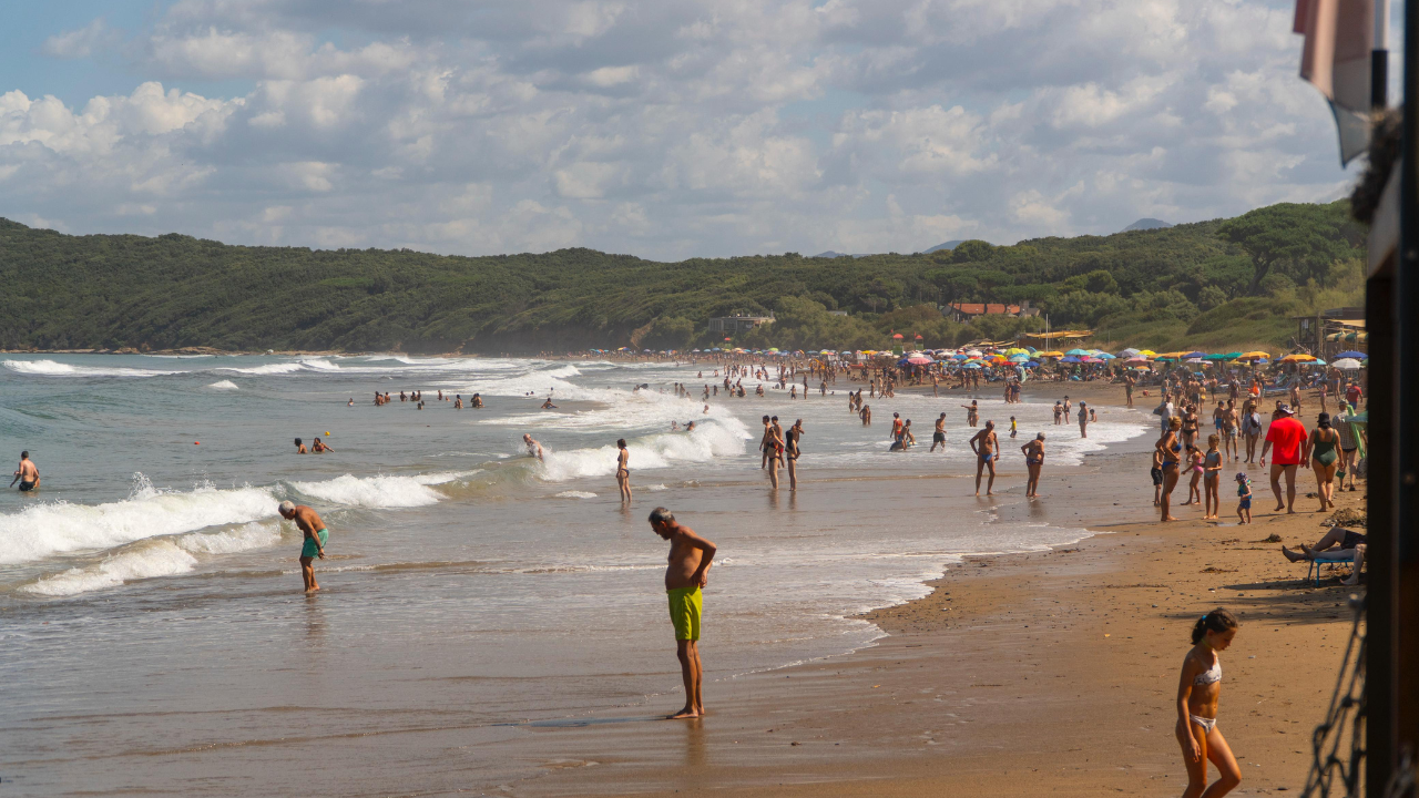Da Baratti a Torre Mozza, via alla stagione balneare – Tariffe giornaliere, stagionali e servizi: tutti i prezzi