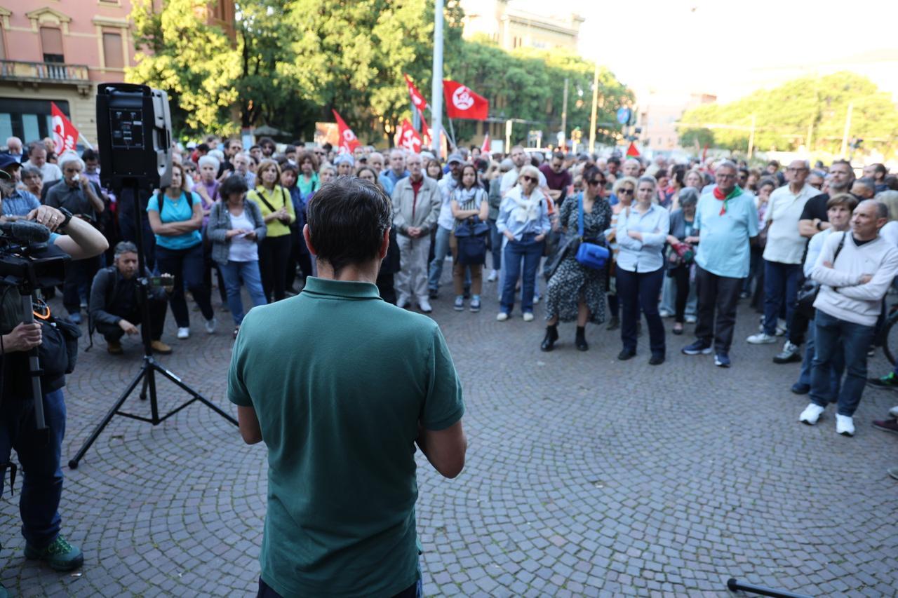 «Uniti contro odio e paura»: in 300 a Modena al presidio antifascista