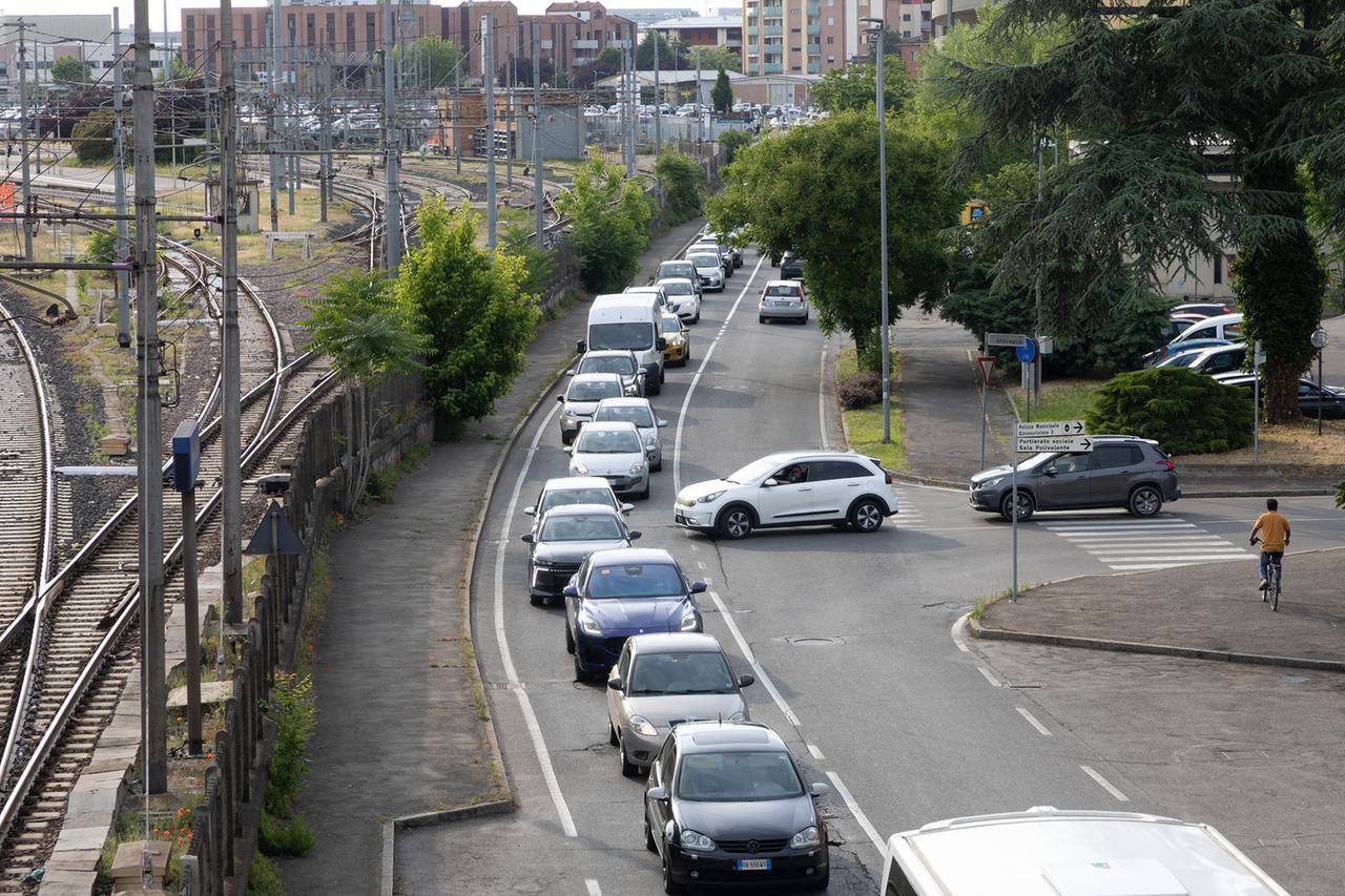 Tangenziale chiusa, code e disagi a catena: modenesi ostaggi del traffico