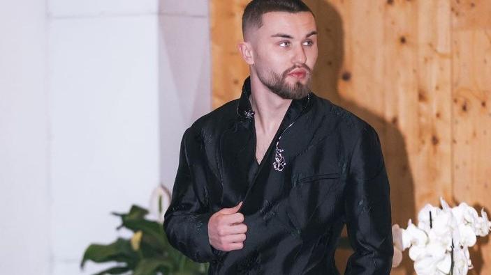 “Pinuccio U Pazz” di Mare Fuori devasta le auto in sosta e minaccia i poliziotti: arrestato l’attore Artem Tkachuk