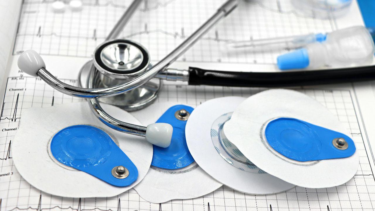 Morti improvvise, gli ultimi studi: geni killer e cicatrici sul cuore le cause nascoste (e perché non bastano gli esami tradizionali)