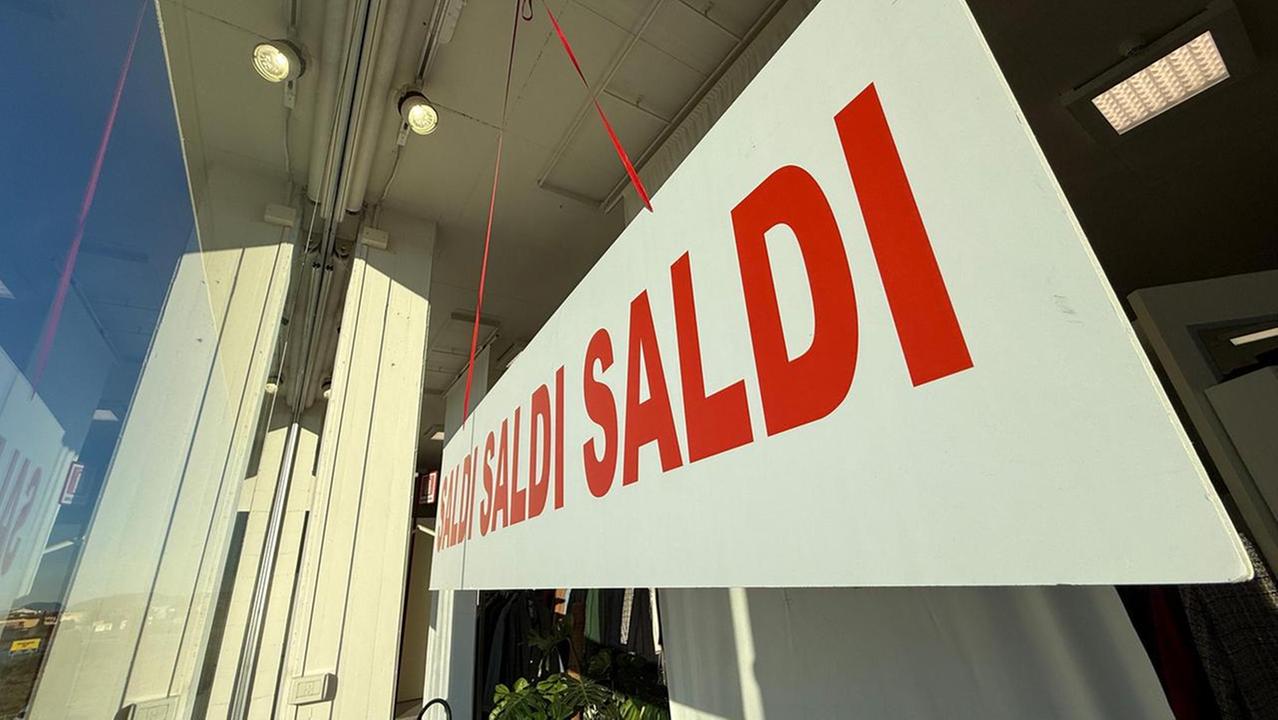 Saldi estivi 2026 in Toscana: la data d’inizio e il divieto che scatta a giugno
