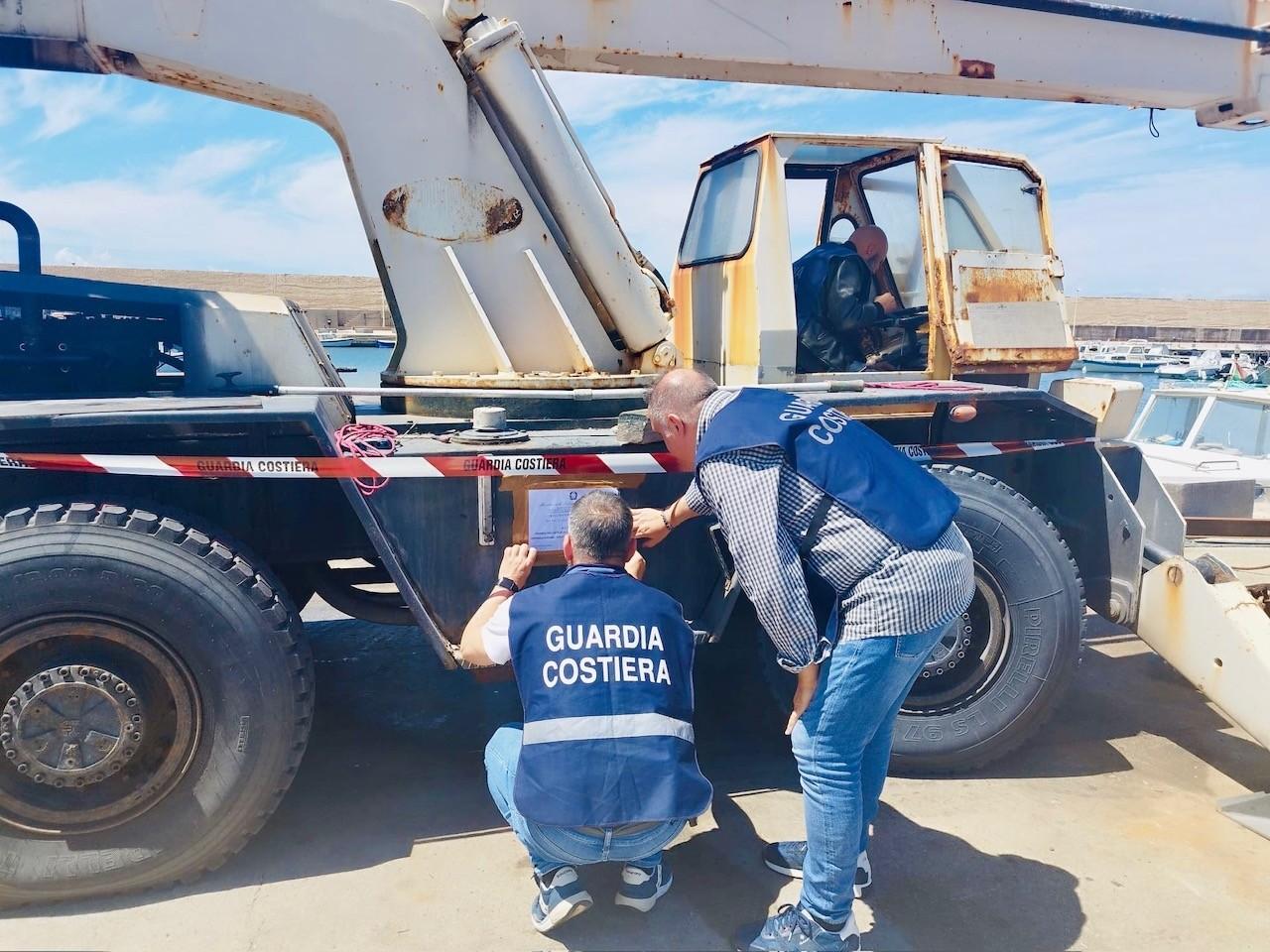 Rifiuti illeciti, la Capitaneria di Porto Torres sequestra un cantiere nautico: cosa sappiamo
