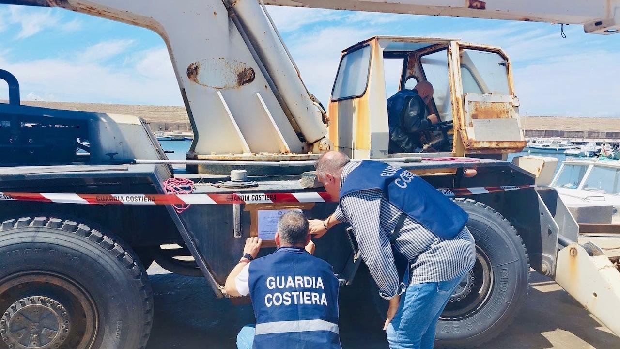 Rifiuti illeciti, la Capitaneria di Porto Torres sequestra un cantiere nautico: cosa sappiamo