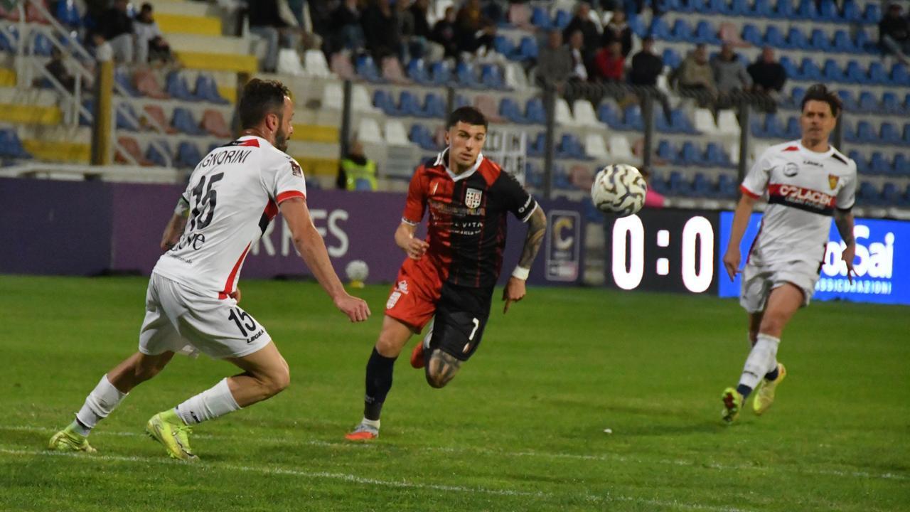 Dalle difficoltà agli undici gol, Lorenzo Di Stefano racconta la sua corsa salvezza: «La Torres il mio riscatto»