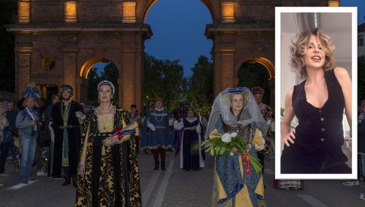Alba Parietti a Ferrara per il Magnifico Corteo del Palio: cosa sapere sulla serata