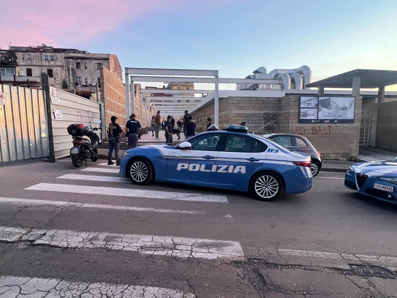 Sassari, maxi operazione della Polizia in centro storico: decine di persone identificate