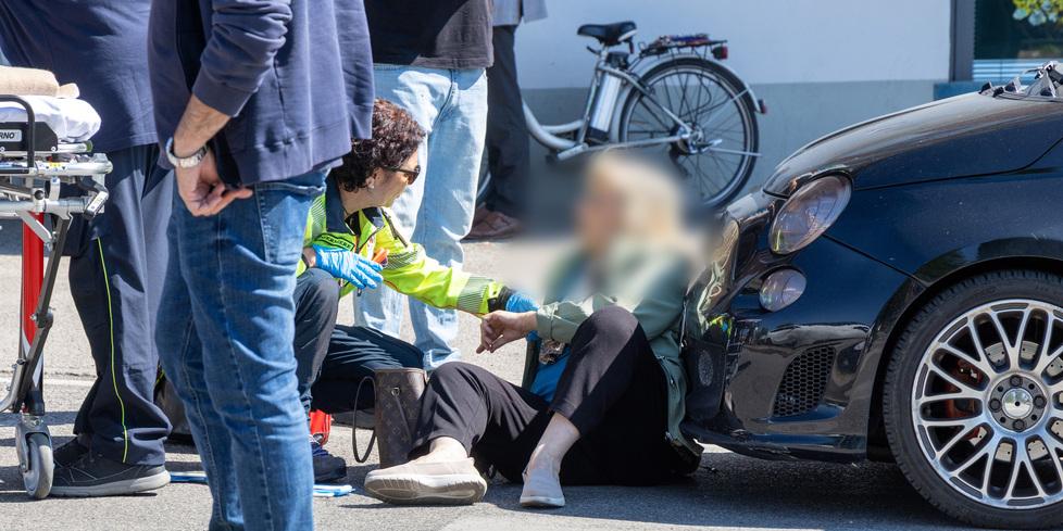 Ferrara, centrata da un’auto mentre attraversa sulle strisce: ferita una donna