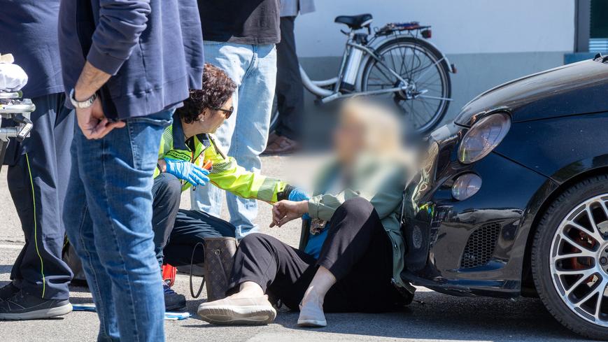 Ferrara, centrata da un’auto mentre attraversa sulle strisce: ferita una donna