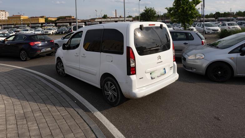 Tangenziale ancora chiusa, automobilisti esasperati dal traffico: «Imprigionati nelle nostre macchine»