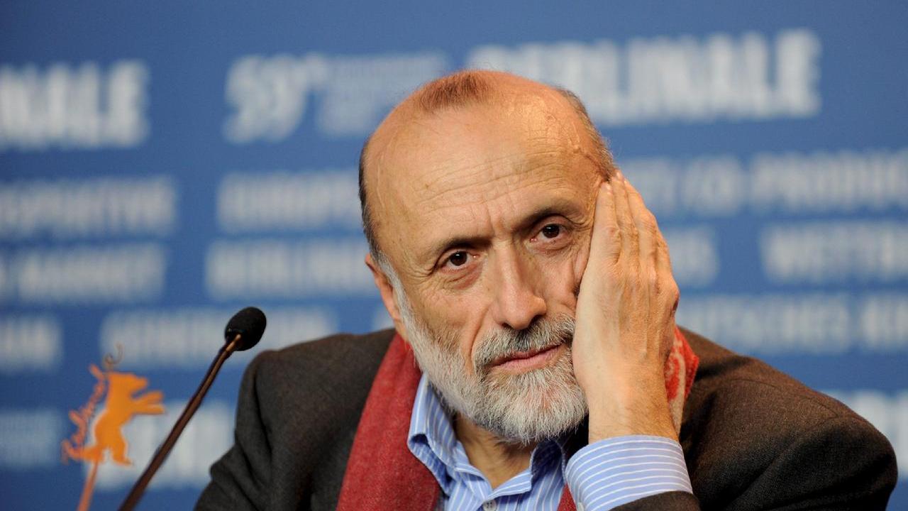 Addio al fondatore di Slow Food Carlo Petrini, il visionario che cambiò il modo di parlare di cibo e sostenibilità