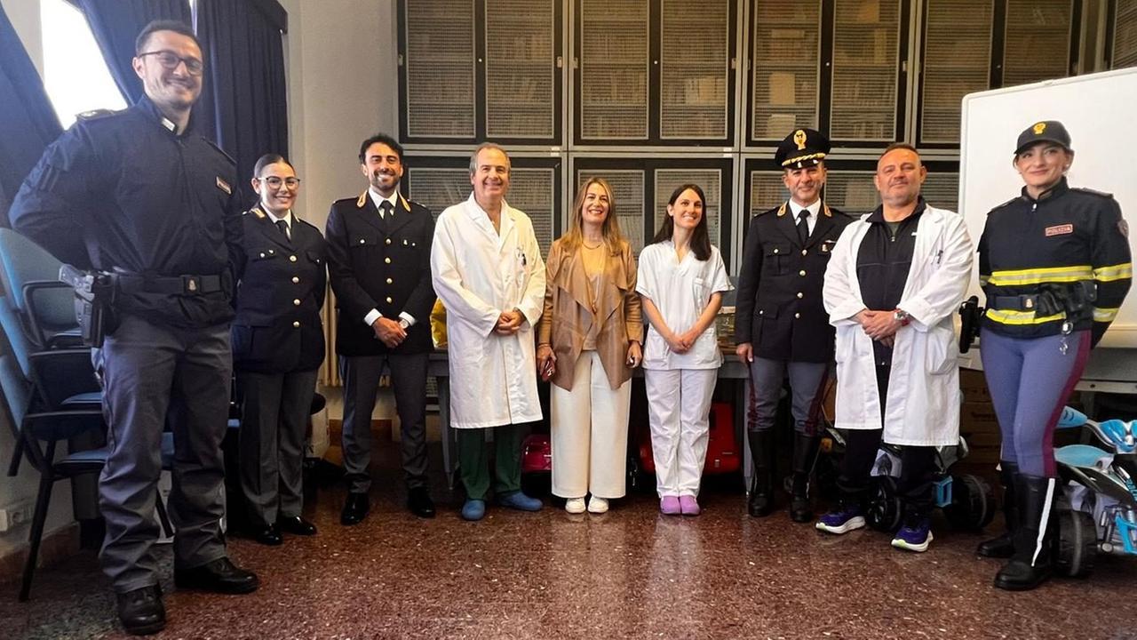 Sassari, la Polizia di Stato dona giocattoli ai piccoli pazienti ricoverati in Pediatria