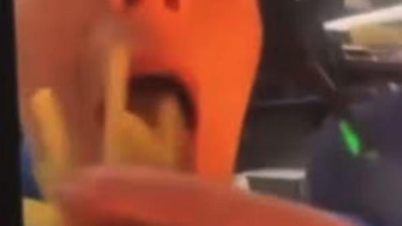 
	Un fermo immagine del video della dipendente&nbsp;

