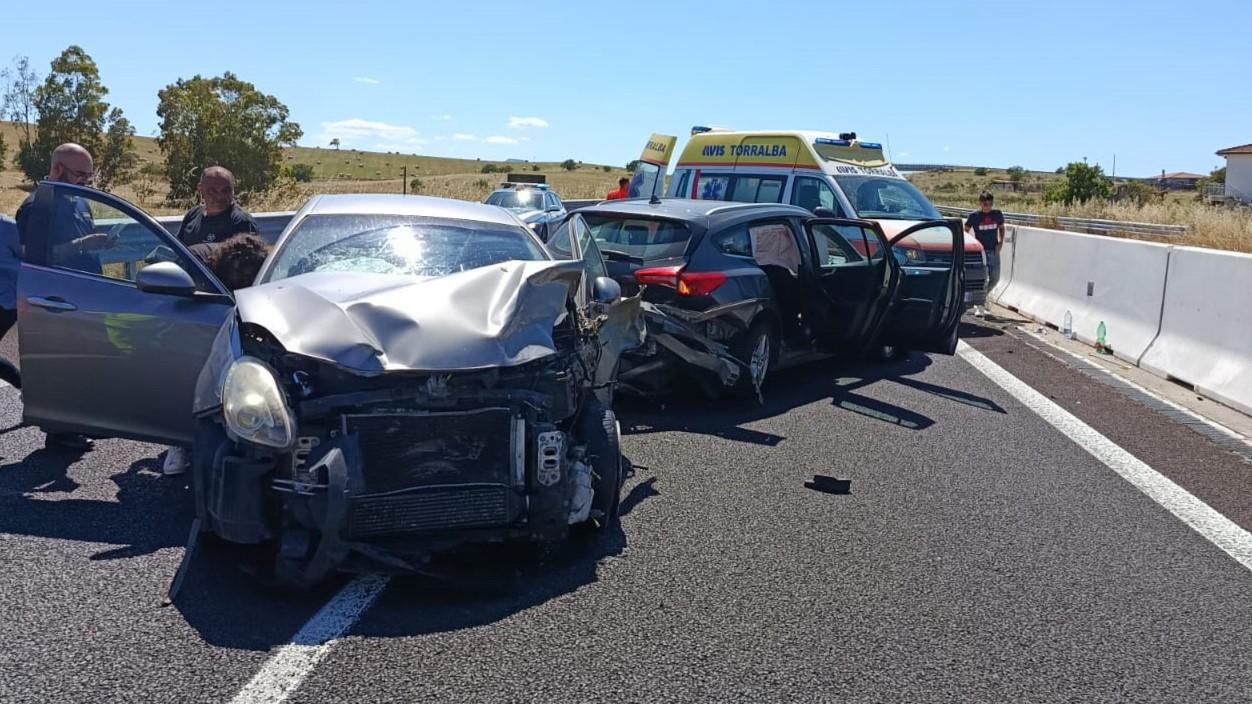 Scontro tra due auto nel Sassarese: quattro feriti in codice rosso – Cosa è successo