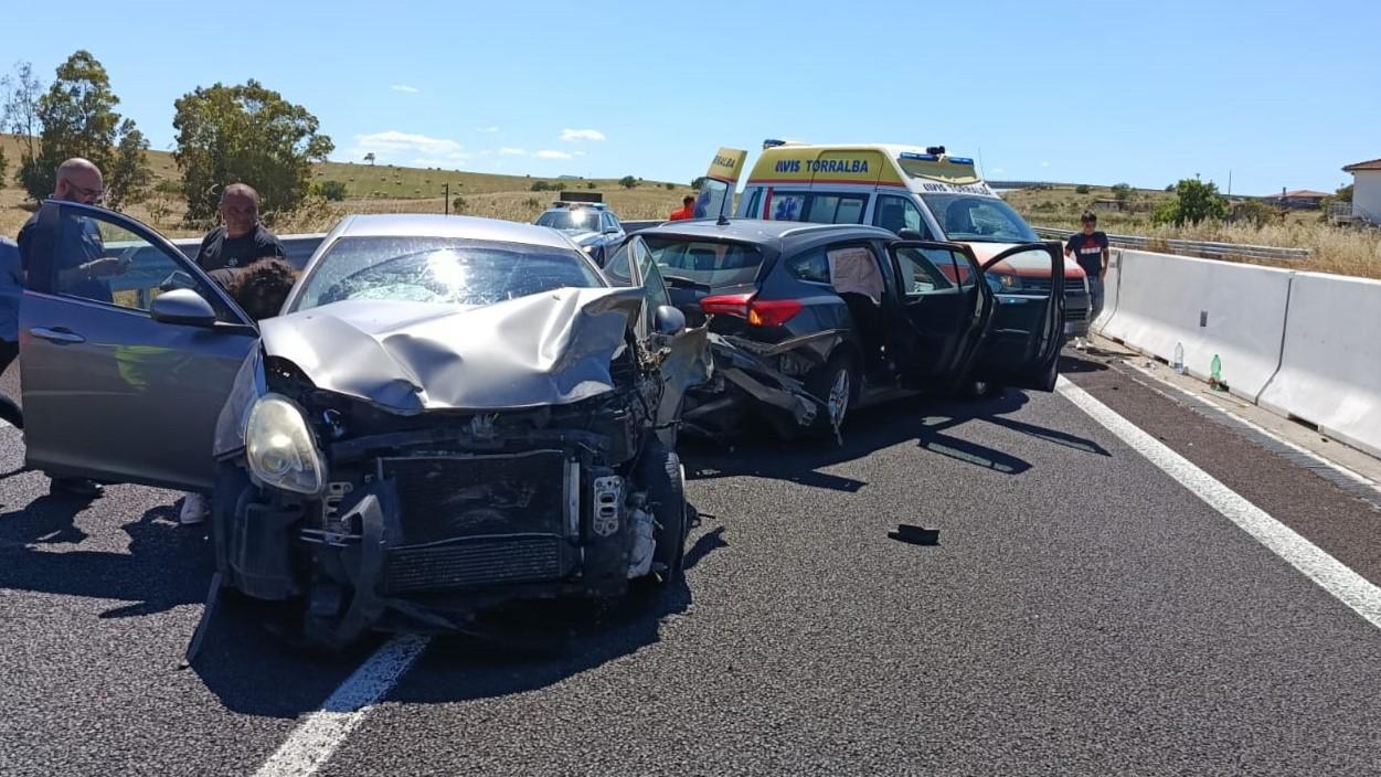 Scontro tra due auto nel Sassarese: quattro feriti in codice rosso – Cosa è successo