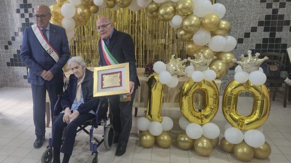 Due comunità in festa per il secolo di vita di tzia Severina: ecco chi è la neo centenaria