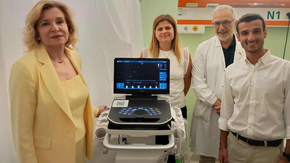 Cittadina dona uno strumento da 30mila euro all’ospedale di Cento