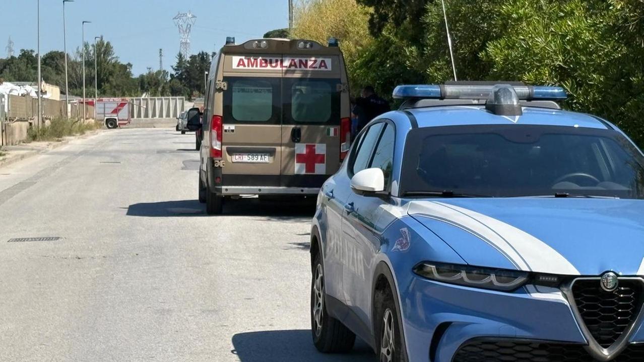 Forze dell'ordine e militari in zona (foto Stick)