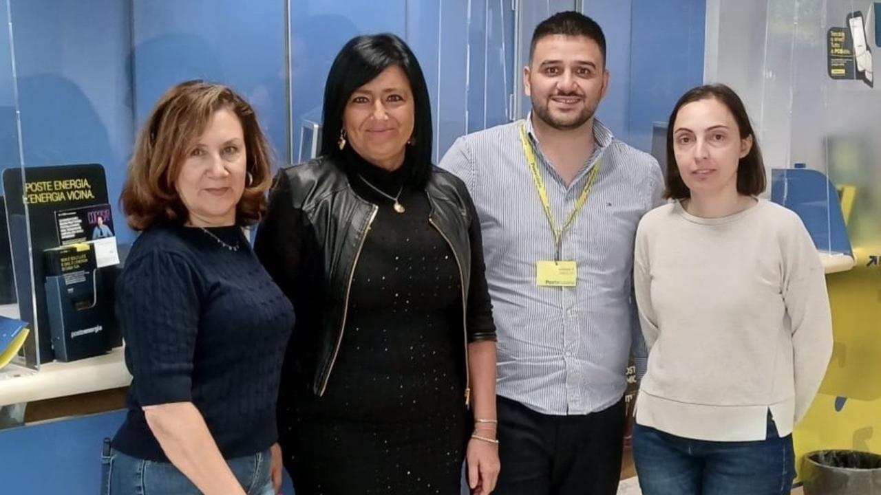 
	La direttrice Cinti e lo staff dell ufficio postale di Mirandola

