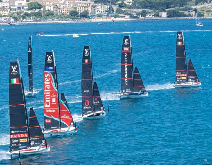 America’s cup in Sardegna, i giovani di Luna Rossa fanno il bis: 2 volte al comando nel golfo di Cagliari – VIDEO
