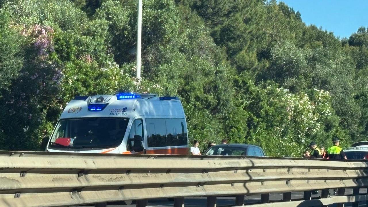 L'incidente nell'asse mediano di Cagliari - foto di Mario Rosas