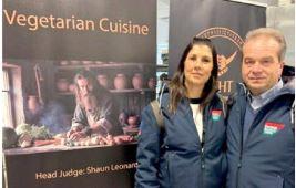 Una grande cucina nasce dal suolo: le scelte