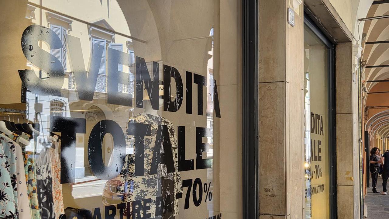 Centro storico, svendita totale di O’ Luxury per trasferimento