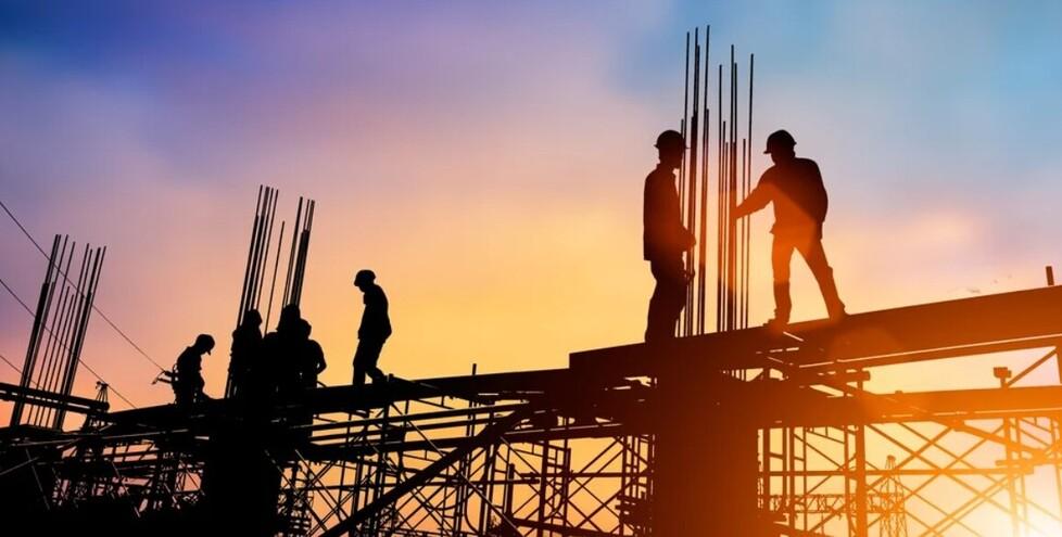Operai in nero nel cantiere, botte agli ispettori del lavoro: indagini in corso