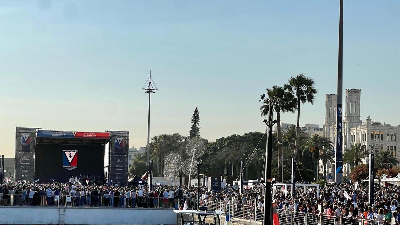 Migliaia di persone per l'America's Cup a Cagliari - foto Mario Rosas