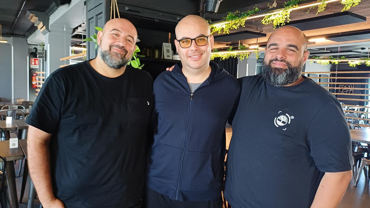 Giuseppe, l’autismo e il lavoro in pizzeria a Sassari: «Il più bel regalo per me è la libertà»