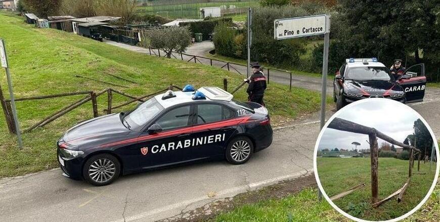 
	Il luogo della aggressione e un dettaglio della staccionata rotta dai ragazzi

