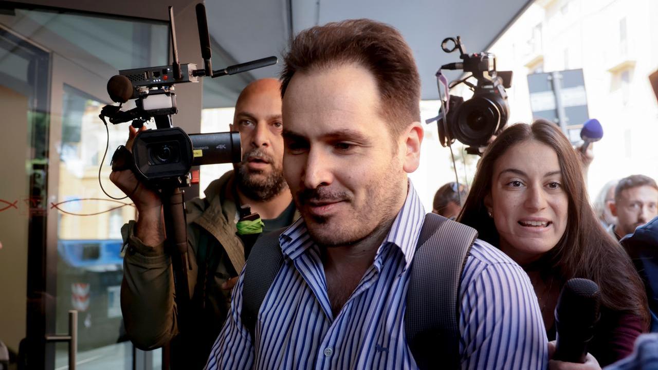I soliloqui e l’impronta delle scarpe, la difesa di Andrea Sempio: «Non sono confessioni e calza 44»