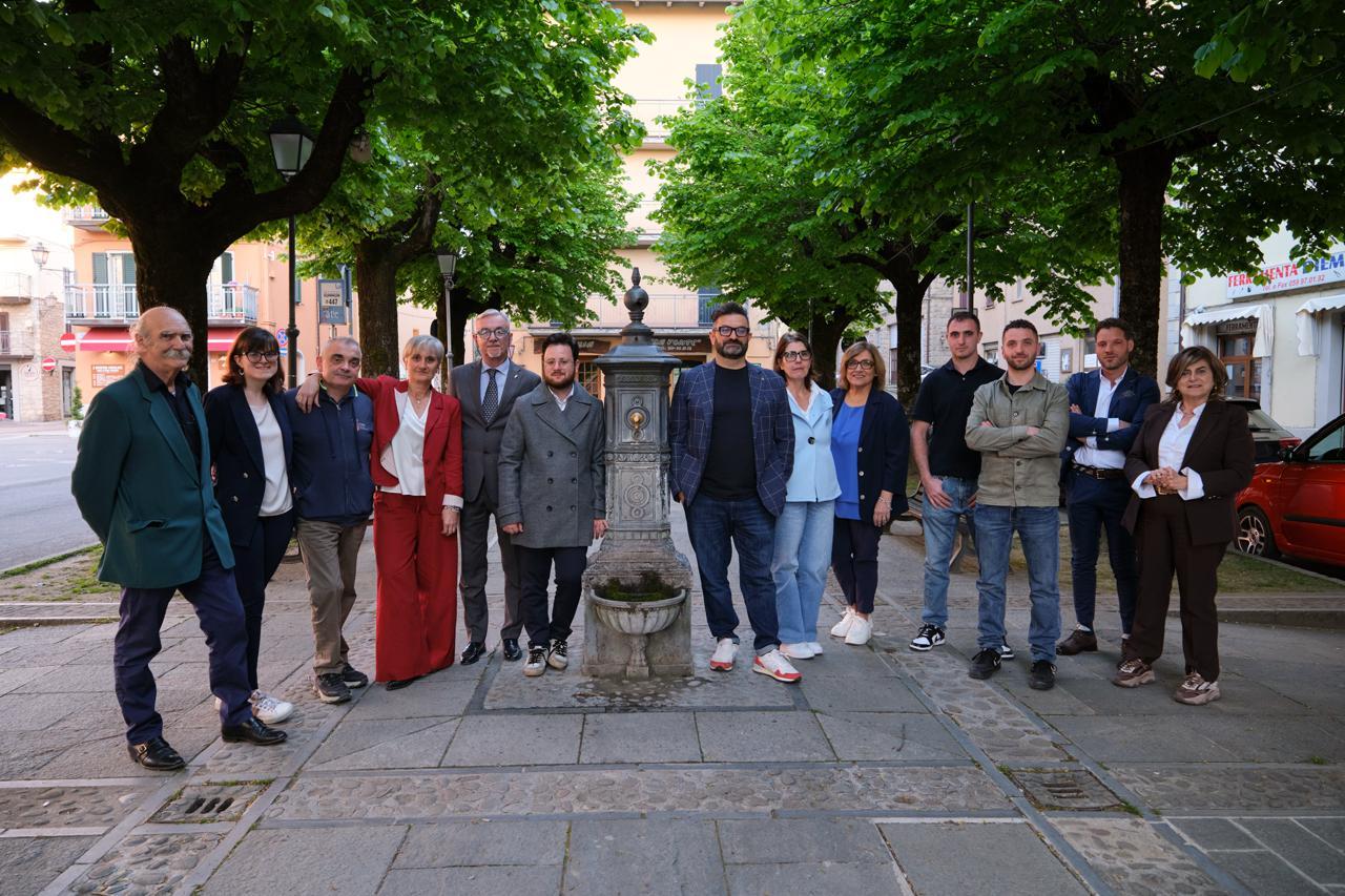 
	Carlo Castagnoli con i rappresentanti della sua lista

