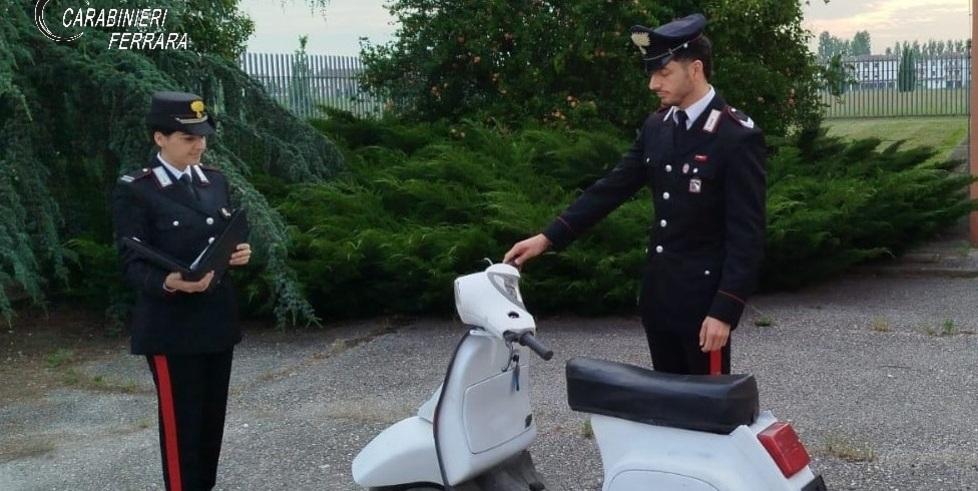 Copparo, ritrovano la sua Vespa dopo 6 anni: «Regalo di papà, grazie ai militari»
