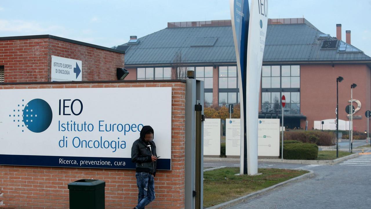 Intervento da primato allo Ieo di Milano: asportato un tumore rarissimo, solo 15 casi al mondo – La storia