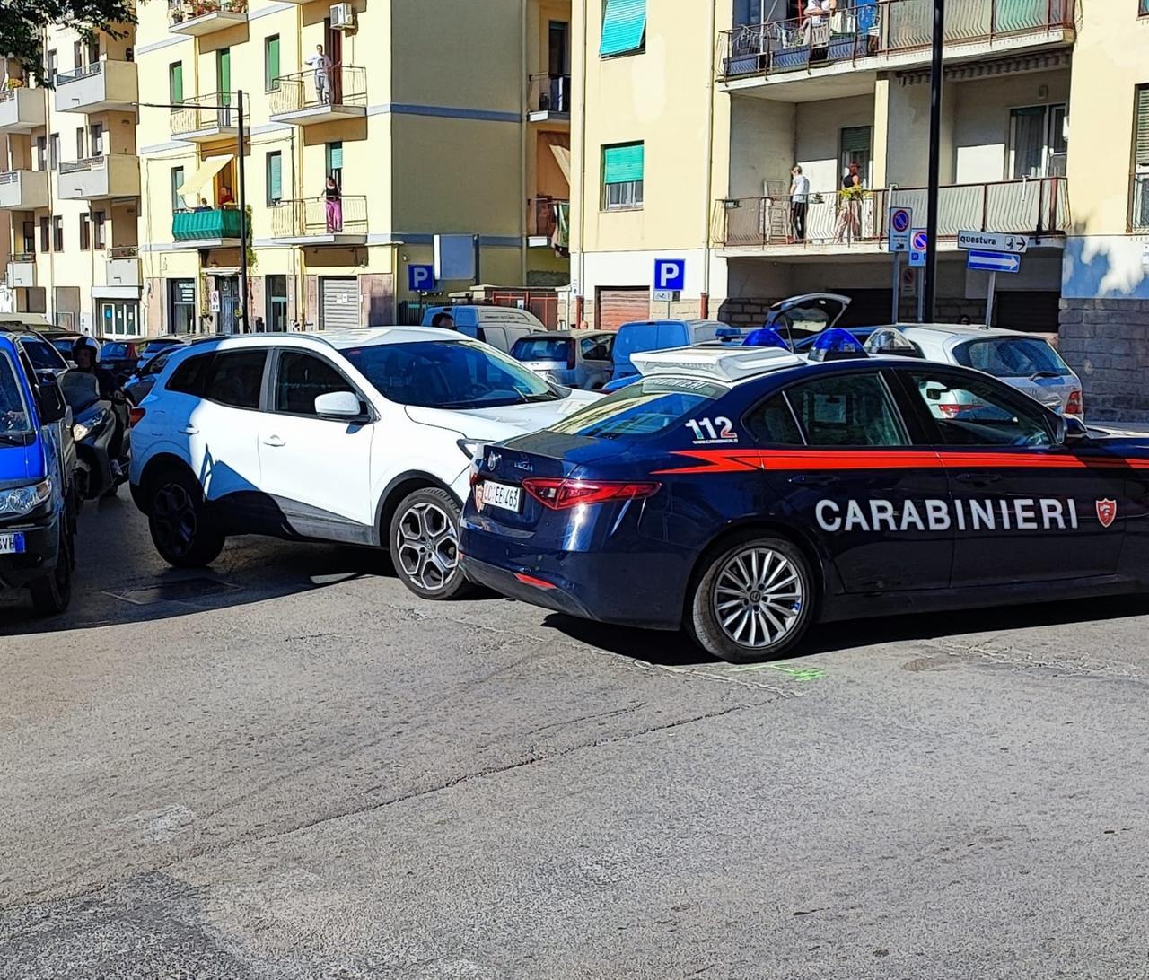 Sassari: si scontrano un’auto, una pattuglia dei carabinieri e una moto, un ferito all’ospedale – Che cosa è successo