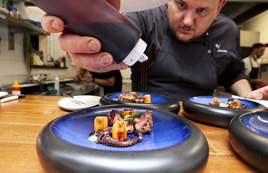 Chef Andrea Saverino al lavoro